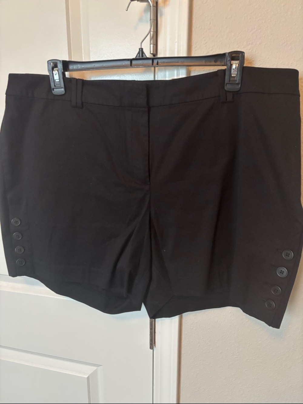Talbots Women's Black Dress Shorts - Classic Button Accent NWT 22wp 6 in. Inseam